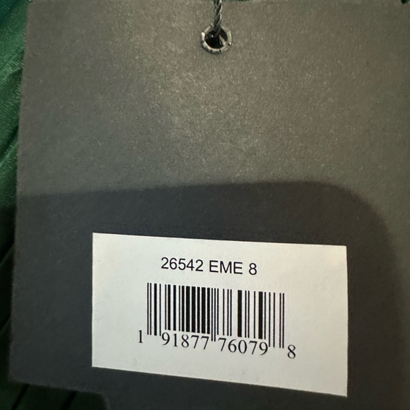 Mac Duggal NWT Pleated Long Sleeve V-Neck Gown Size 8 emerald green Satin Puff - Picture 7 of 7